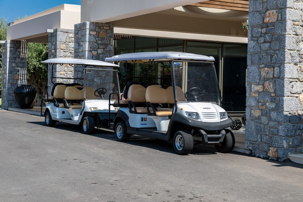 golf-carts-g37963853b_1280-1024x682